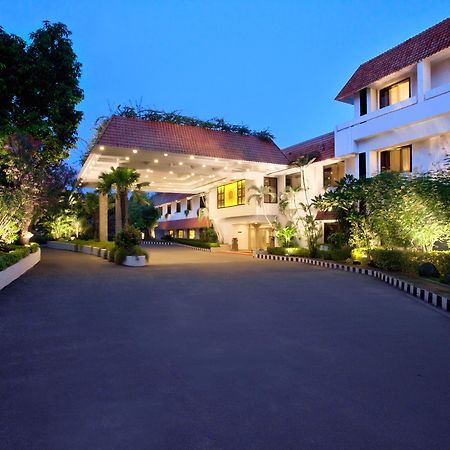 โรงแรมไทรเด้นท์ เชนไน ภายนอก รูปภาพ The hotel's main entrance