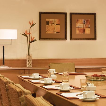 โรงแรมไทรเด้นท์ เชนไน ภายนอก รูปภาพ Meeting room at the Taj Bengal