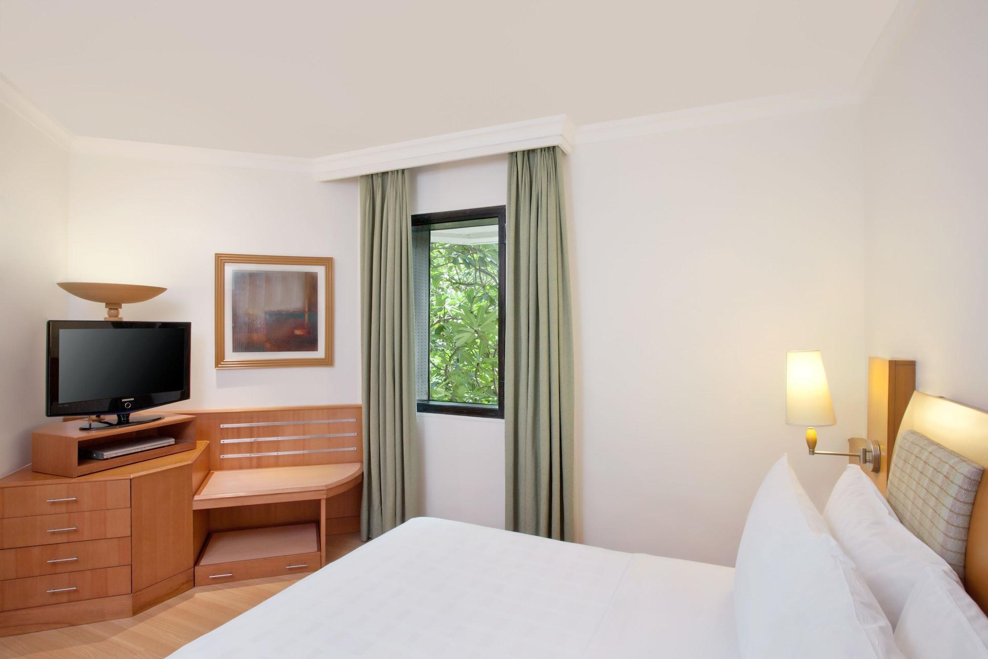 โรงแรมไทรเด้นท์ เชนไน ภายนอก รูปภาพ A typical room at the hotel