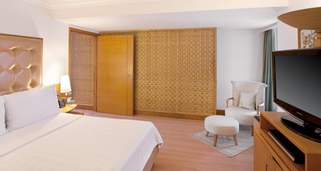 โรงแรมไทรเด้นท์ เชนไน ภายนอก รูปภาพ A room at the hotel