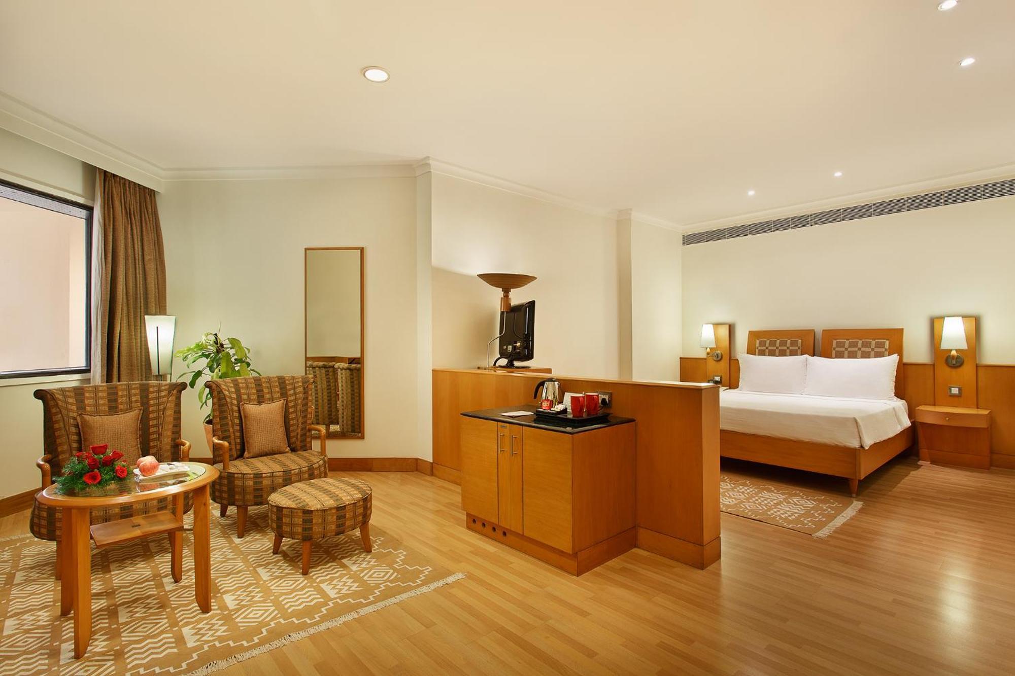 โรงแรมไทรเด้นท์ เชนไน ภายนอก รูปภาพ Suite room at The Oberoi, Mumbai