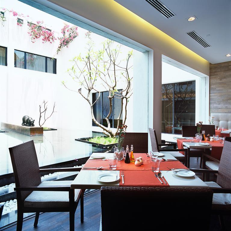 โรงแรมไทรเด้นท์ เชนไน ภายนอก รูปภาพ The restaurant