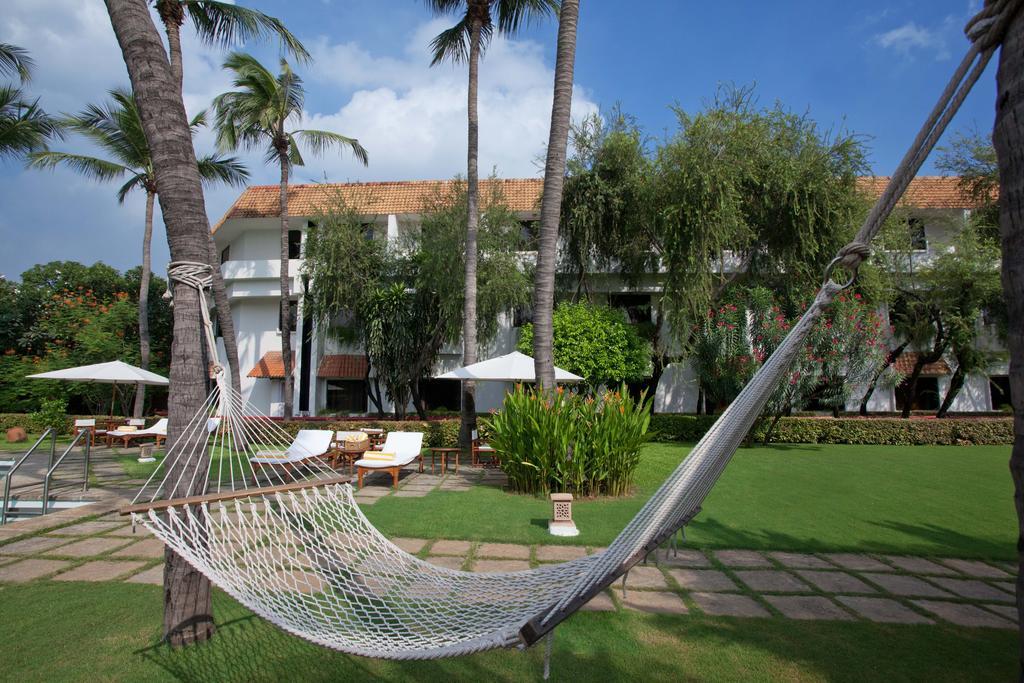 โรงแรมไทรเด้นท์ เชนไน ภายนอก รูปภาพ Hammock at a resort