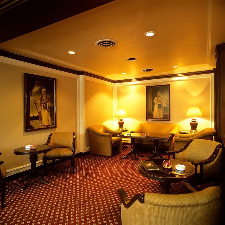โรงแรมไทรเด้นท์ เชนไน ภายนอก รูปภาพ The lounge at the airport