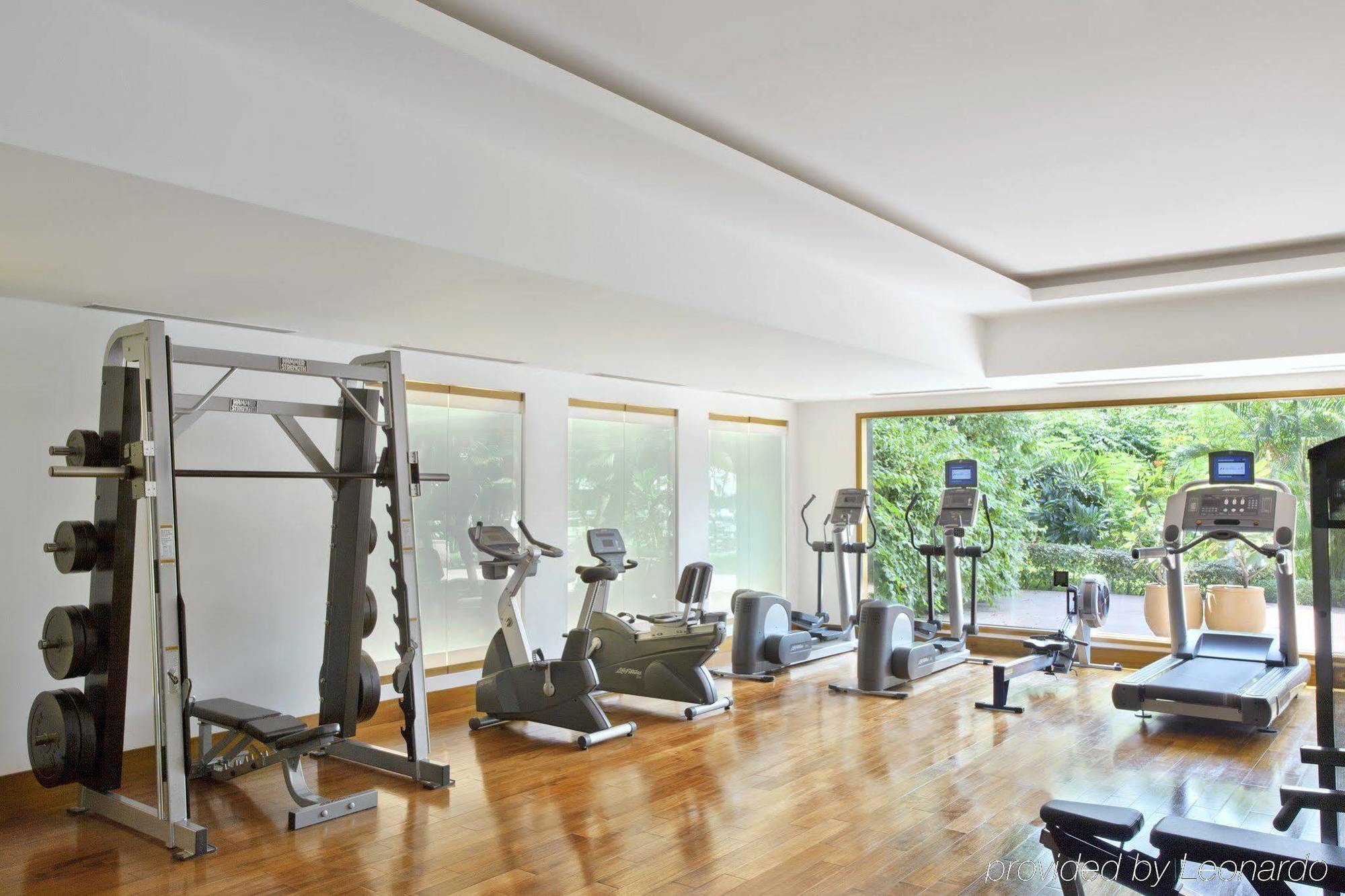 โรงแรมไทรเด้นท์ เชนไน สิ่งอำนวยความสะดวก รูปภาพ The gym at the hotel